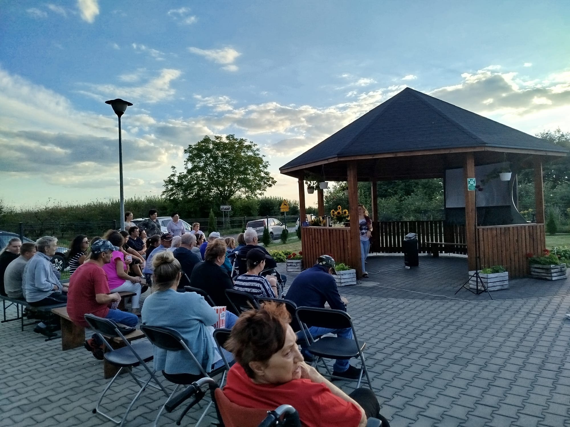 Eko-kino pod chmurką — sierpniowy wieczór z naturą