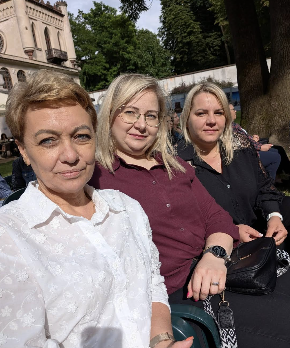 Przedstawicielki Fundacji Wystarczy Chcieć podczas wydarzenia związanego z projektem Pokolenia Razem